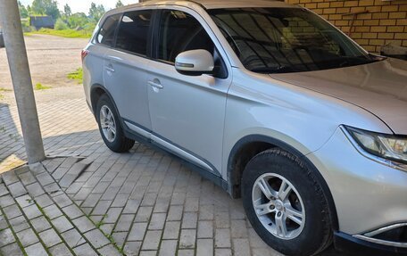 Mitsubishi Outlander III рестайлинг 3, 2018 год, 1 600 000 рублей, 3 фотография
