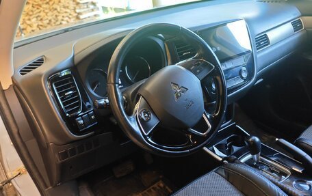 Mitsubishi Outlander III рестайлинг 3, 2018 год, 1 600 000 рублей, 5 фотография