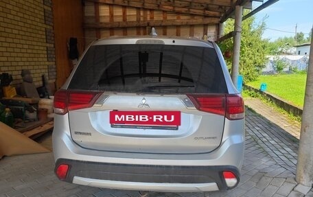 Mitsubishi Outlander III рестайлинг 3, 2018 год, 1 600 000 рублей, 4 фотография
