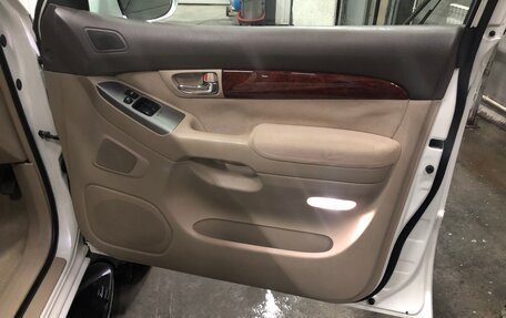 Toyota Land Cruiser Prado 120 рестайлинг, 2005 год, 2 080 000 рублей, 12 фотография