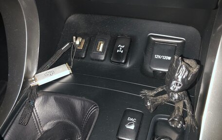 Toyota Land Cruiser Prado 120 рестайлинг, 2005 год, 2 080 000 рублей, 9 фотография