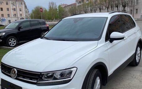 Volkswagen Tiguan II, 2020 год, 2 420 000 рублей, 3 фотография
