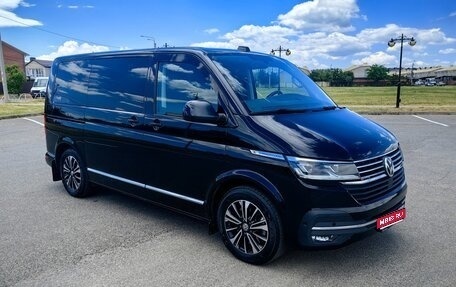 Volkswagen Multivan T6 рестайлинг, 2022 год, 6 800 000 рублей, 1 фотография