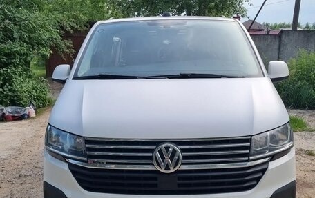 Volkswagen Caravelle T6 рестайлинг, 2020 год, 4 100 000 рублей, 2 фотография
