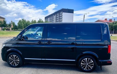 Volkswagen Multivan T6 рестайлинг, 2022 год, 6 800 000 рублей, 8 фотография