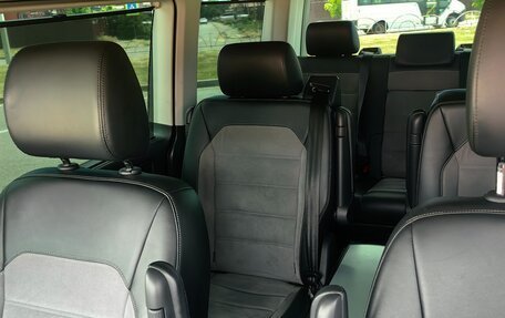 Volkswagen Multivan T6 рестайлинг, 2022 год, 6 800 000 рублей, 23 фотография