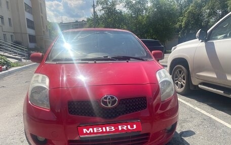 Toyota Yaris III рестайлинг, 2007 год, 650 000 рублей, 1 фотография