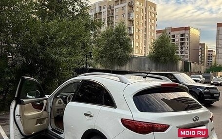 Infiniti QX70, 2013 год, 1 580 000 рублей, 3 фотография