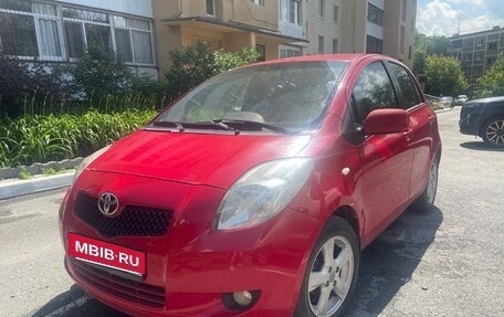 Toyota Yaris III рестайлинг, 2007 год, 650 000 рублей, 2 фотография