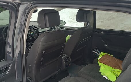 Volkswagen Touran III, 2017 год, 1 200 000 рублей, 4 фотография