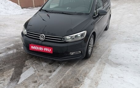 Volkswagen Touran III, 2017 год, 1 200 000 рублей, 2 фотография