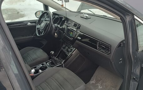 Volkswagen Touran III, 2017 год, 1 200 000 рублей, 11 фотография