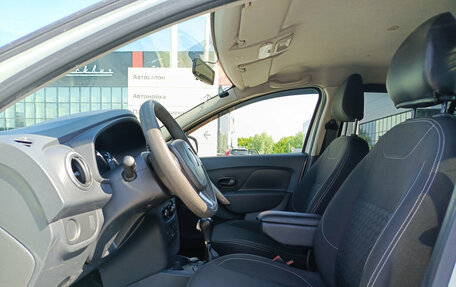 Renault Logan II, 2018 год, 697 000 рублей, 20 фотография