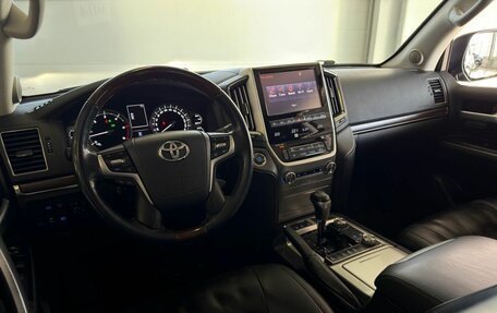 Toyota Land Cruiser 200, 2017 год, 6 445 000 рублей, 17 фотография