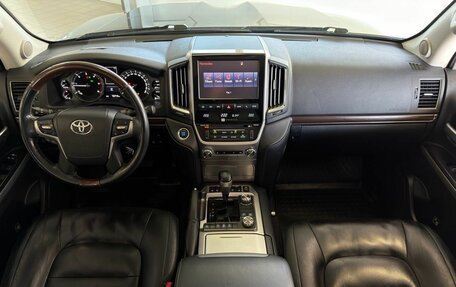 Toyota Land Cruiser 200, 2017 год, 6 445 000 рублей, 21 фотография