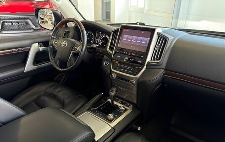 Toyota Land Cruiser 200, 2017 год, 6 445 000 рублей, 23 фотография