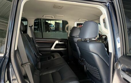 Toyota Land Cruiser 200, 2017 год, 6 445 000 рублей, 22 фотография