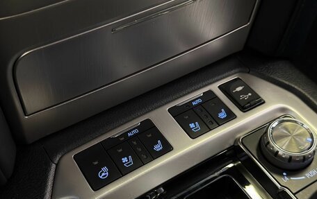 Toyota Land Cruiser 200, 2017 год, 6 445 000 рублей, 29 фотография