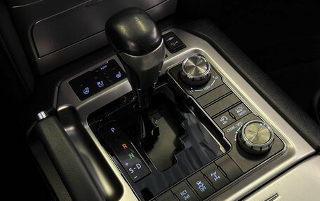 Toyota Land Cruiser 200, 2017 год, 6 445 000 рублей, 30 фотография