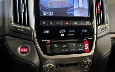 Toyota Land Cruiser 200, 2017 год, 6 445 000 рублей, 28 фотография