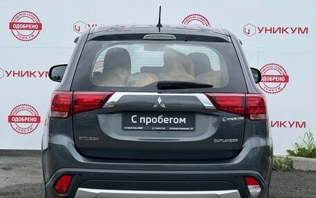 Mitsubishi Outlander III рестайлинг 3, 2015 год, 1 699 000 рублей, 4 фотография