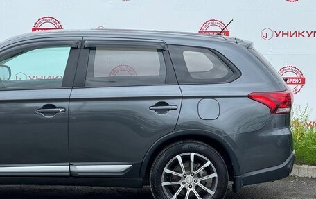 Mitsubishi Outlander III рестайлинг 3, 2015 год, 1 699 000 рублей, 13 фотография