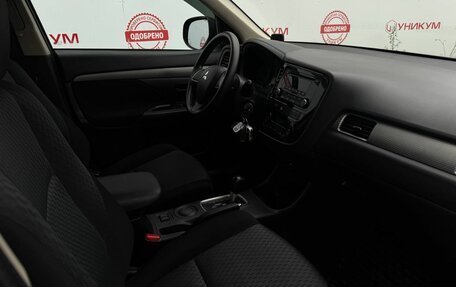 Mitsubishi Outlander III рестайлинг 3, 2015 год, 1 699 000 рублей, 30 фотография
