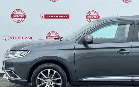 Mitsubishi Outlander III рестайлинг 3, 2015 год, 1 699 000 рублей, 12 фотография