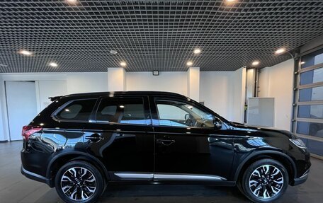 Mitsubishi Outlander III рестайлинг 3, 2021 год, 2 840 000 рублей, 2 фотография