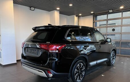 Mitsubishi Outlander III рестайлинг 3, 2021 год, 2 840 000 рублей, 3 фотография
