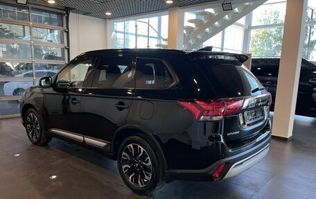 Mitsubishi Outlander III рестайлинг 3, 2021 год, 2 840 000 рублей, 5 фотография