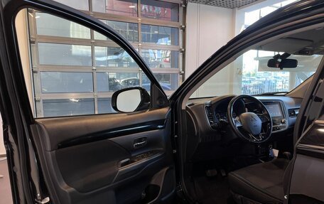 Mitsubishi Outlander III рестайлинг 3, 2021 год, 2 840 000 рублей, 18 фотография