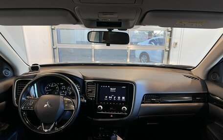 Mitsubishi Outlander III рестайлинг 3, 2021 год, 2 840 000 рублей, 9 фотография