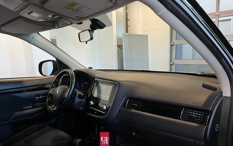 Mitsubishi Outlander III рестайлинг 3, 2021 год, 2 840 000 рублей, 12 фотография