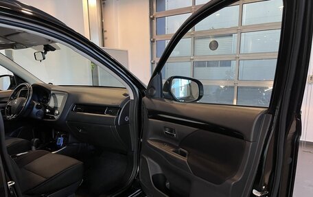 Mitsubishi Outlander III рестайлинг 3, 2021 год, 2 840 000 рублей, 24 фотография
