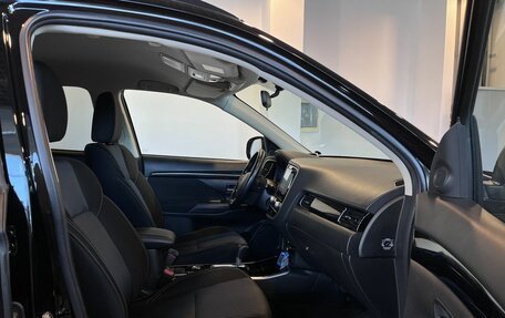 Mitsubishi Outlander III рестайлинг 3, 2021 год, 2 840 000 рублей, 26 фотография