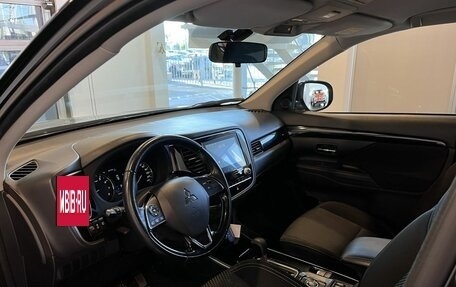 Mitsubishi Outlander III рестайлинг 3, 2021 год, 2 840 000 рублей, 20 фотография