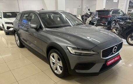 Volvo V60 Cross Country II, 2021 год, 3 899 000 рублей, 1 фотография