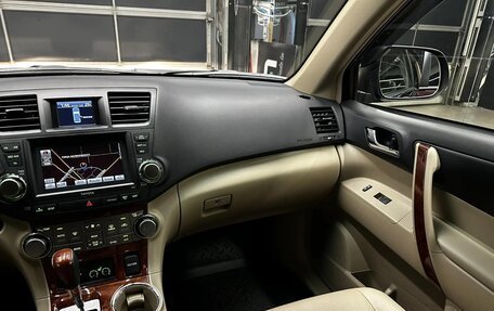 Toyota Highlander III, 2011 год, 2 990 000 рублей, 17 фотография