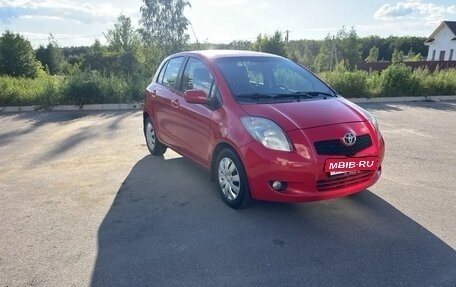 Toyota Yaris III рестайлинг, 2008 год, 545 000 рублей, 2 фотография
