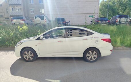 Hyundai Solaris II рестайлинг, 2013 год, 570 000 рублей, 3 фотография