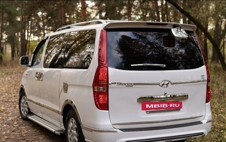 Hyundai Grand Starex Grand Starex I рестайлинг 2, 2015 год, 2 200 000 рублей, 2 фотография