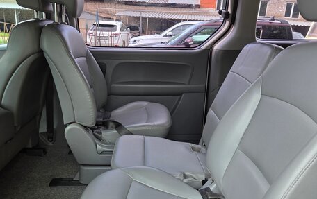 Hyundai Grand Starex Grand Starex I рестайлинг 2, 2015 год, 2 200 000 рублей, 18 фотография
