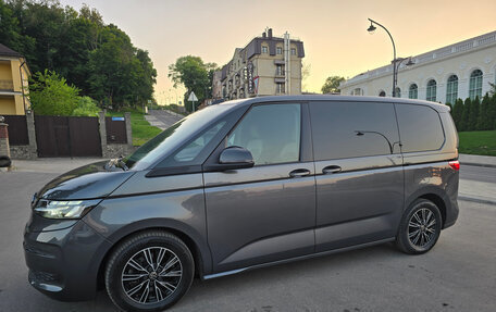 Volkswagen Multivan, 2022 год, 6 500 000 рублей, 2 фотография