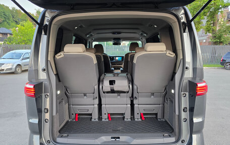 Volkswagen Multivan, 2022 год, 6 500 000 рублей, 15 фотография