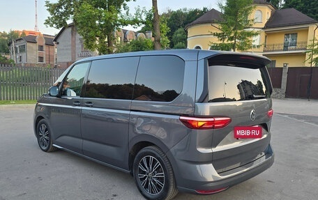 Volkswagen Multivan, 2022 год, 6 500 000 рублей, 3 фотография