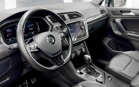 Volkswagen Tiguan II, 2019 год, 2 399 900 рублей, 7 фотография
