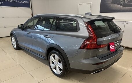 Volvo V60 Cross Country II, 2021 год, 3 899 000 рублей, 5 фотография