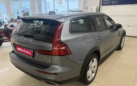 Volvo V60 Cross Country II, 2021 год, 3 899 000 рублей, 3 фотография
