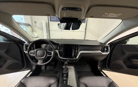 Volvo V60 Cross Country II, 2021 год, 3 899 000 рублей, 10 фотография